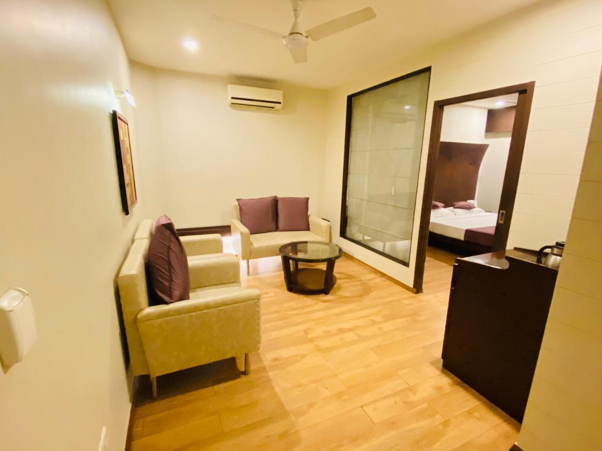 Saluja Residency Hotell Siliguri Exteriör bild