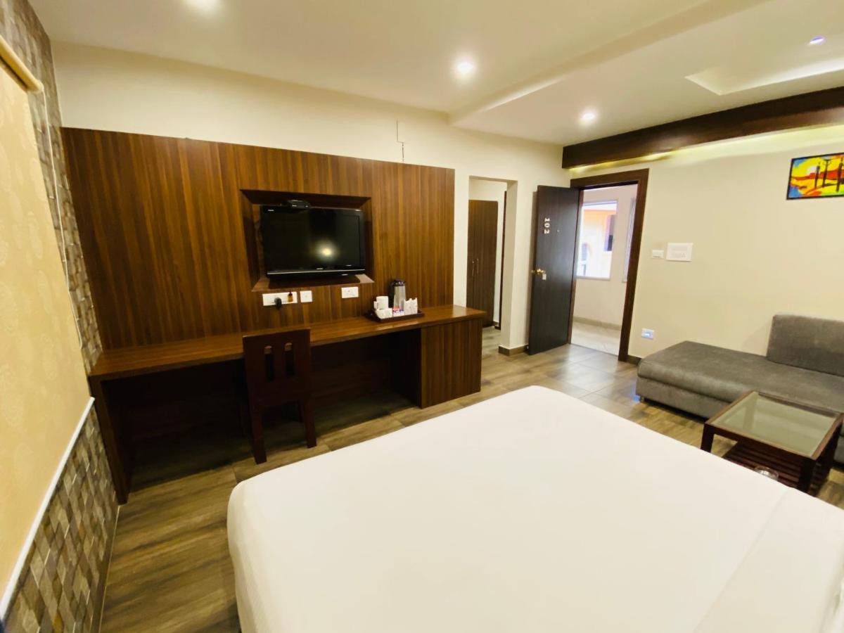 Saluja Residency Hotell Siliguri Exteriör bild